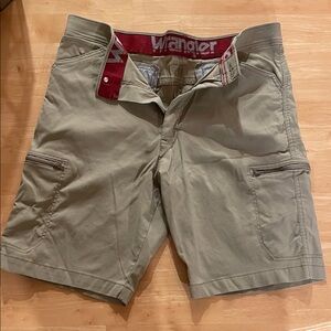 Wrangler Men's Tan Cargo Shorts.